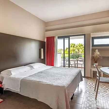 Hotel Voi Alimini 3*